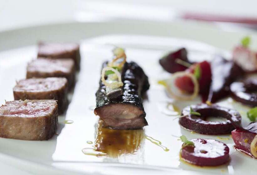 هتل Le Place D Armes   Relais & Châteaux