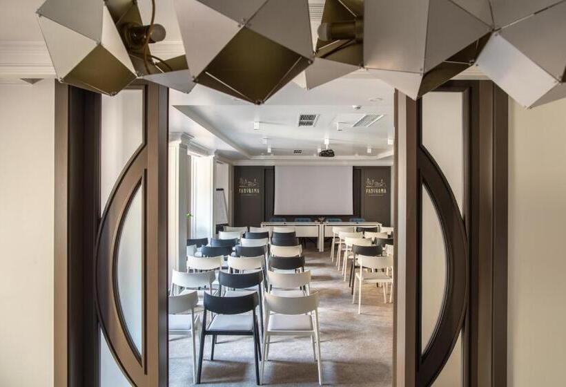 هتل Panorama Lviv