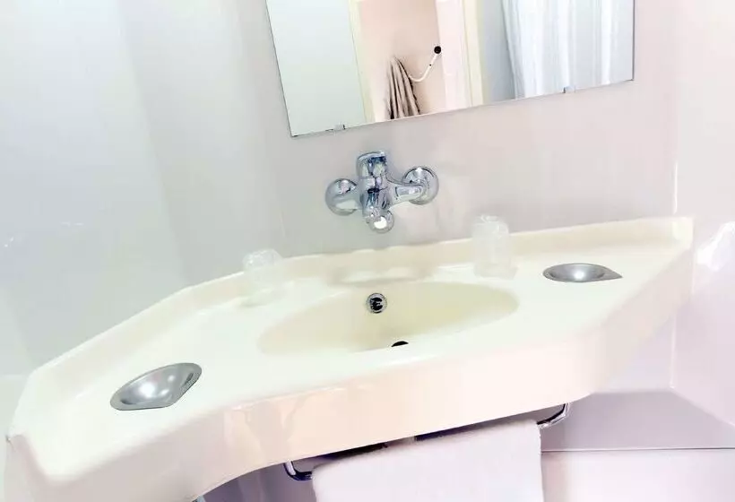 Отель Premiere Classe Tarbes  Bastillac