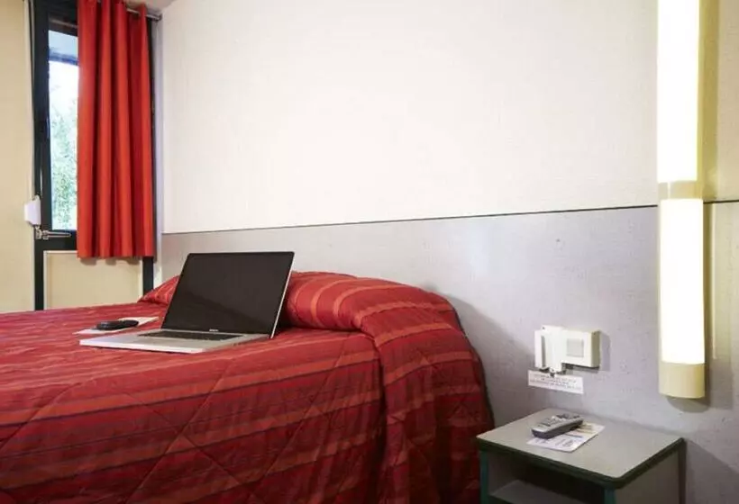 Отель Premiere Classe Tarbes  Bastillac