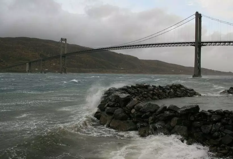 Отель Tjeldsundbrua