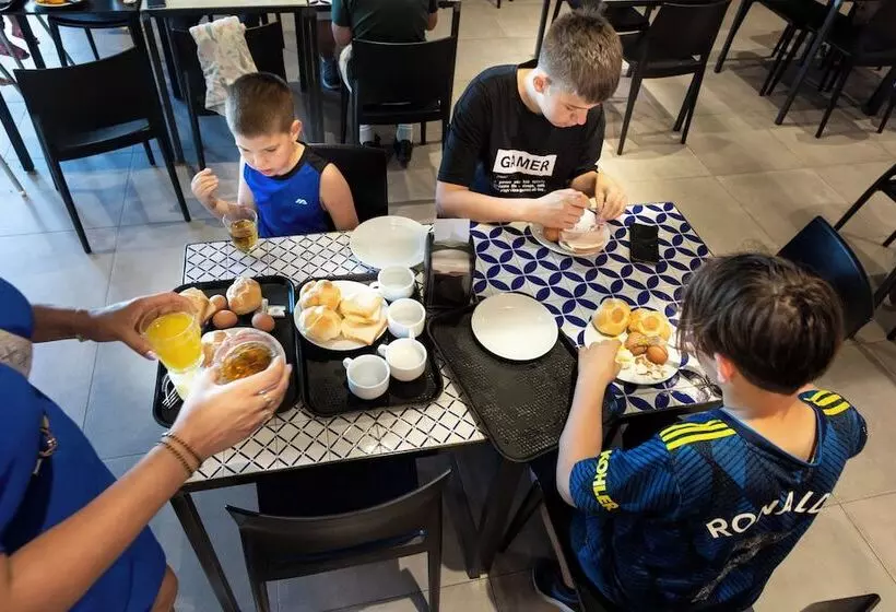 Hu Roma Camping In Town