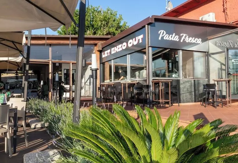 Hu Roma Camping In Town