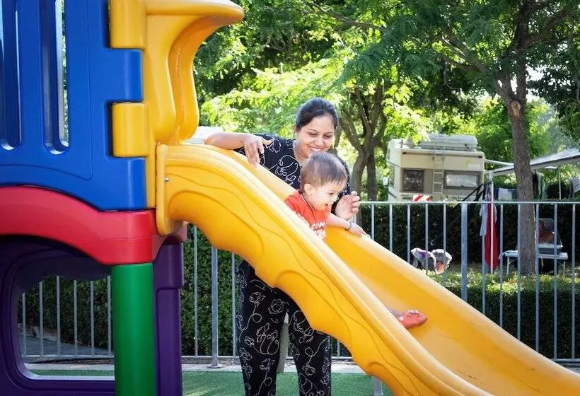 Hu Roma Camping In Town