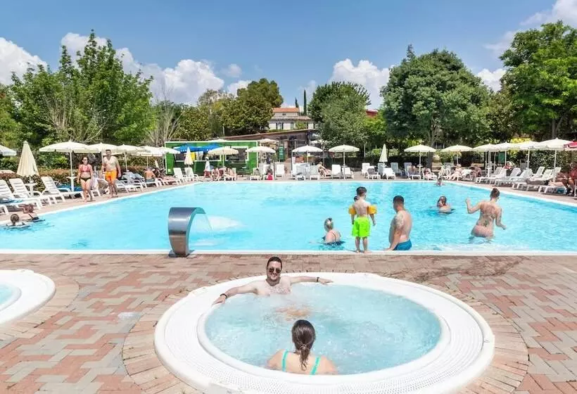 Hu Roma Camping In Town