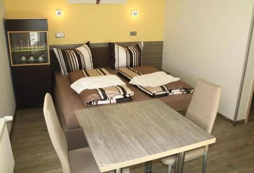 Retkeilymaja Pension Florion