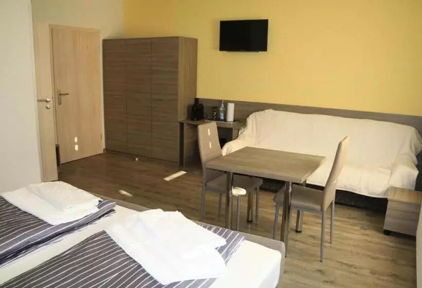 Retkeilymaja Pension Florion