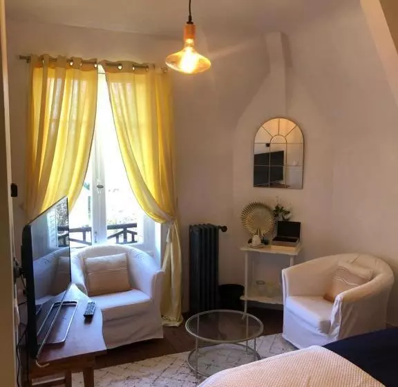 Aamiaismajoitus (B&B) Maison De La Comtesse