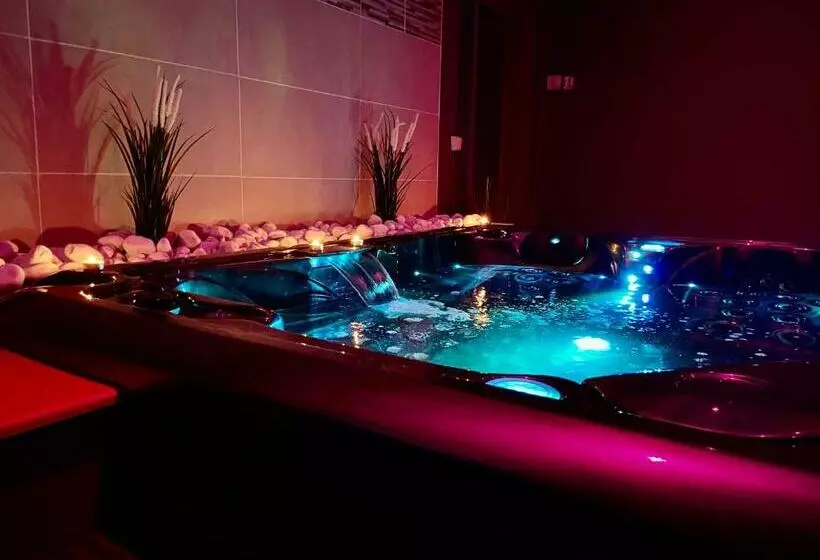 Hotelli Suite Avec Jacuzzi Et Sauna Privée