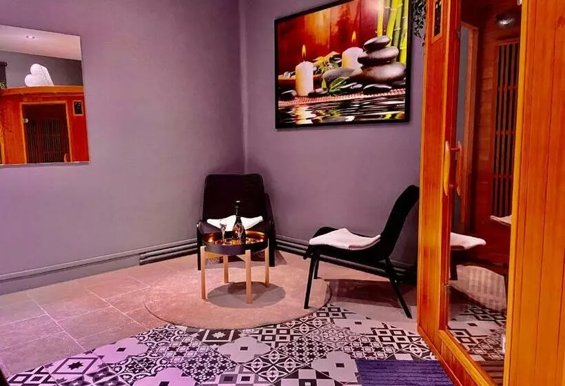 Hotelli Suite Avec Jacuzzi Et Sauna Privée