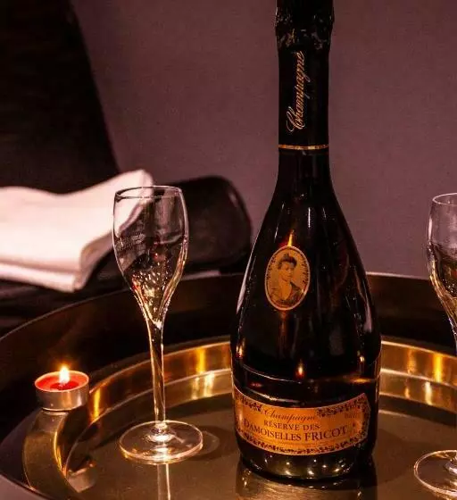 Hotelli Suite Avec Jacuzzi Et Sauna Privée