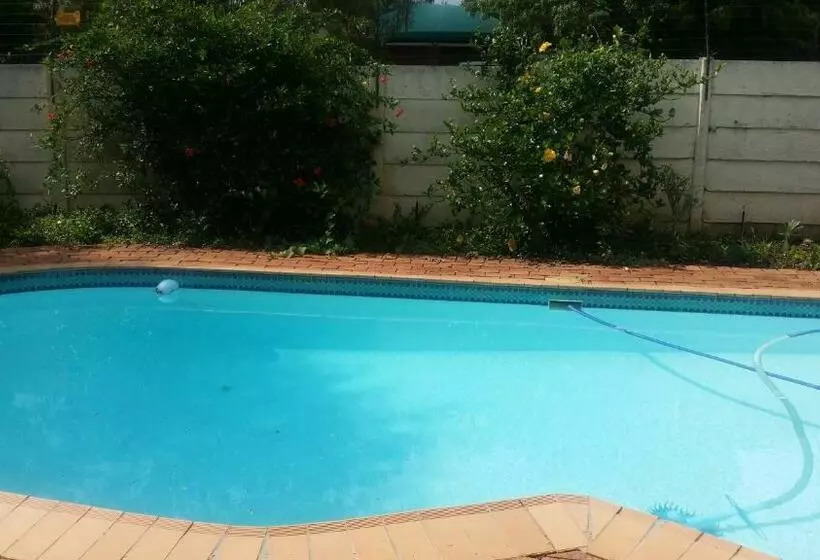 ペンション Chariots Guest House