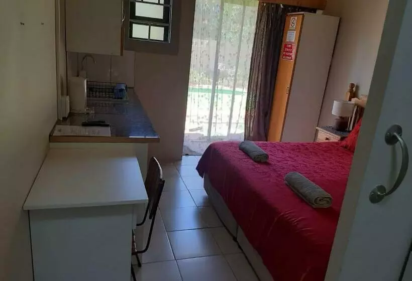 ペンション Chariots Guest House