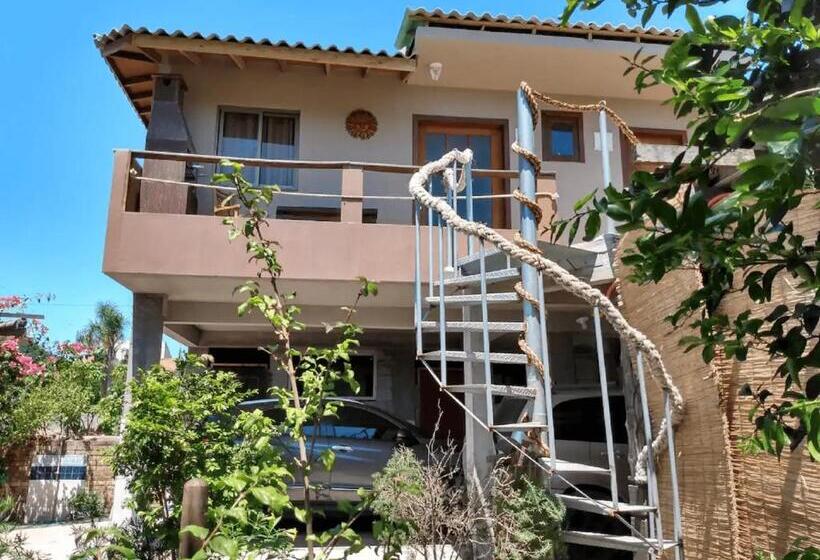 펜션 Essência Da Guarda Surf House