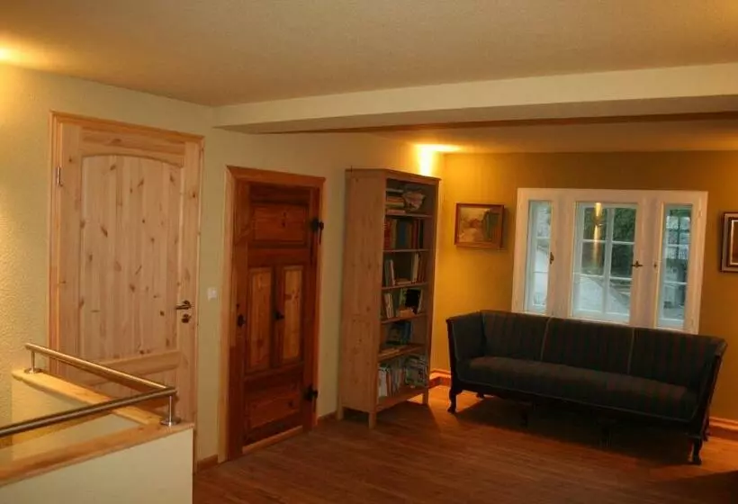 Majatalo Haus Brunnenkunst