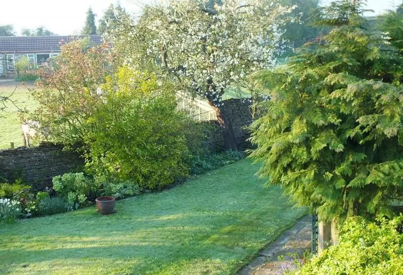 تختخواب و صبحانه Herb Cottage
