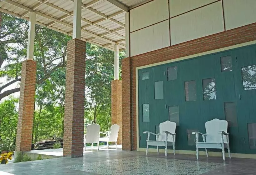 Hotelli บ้านก้ามปู อุทัยธานี