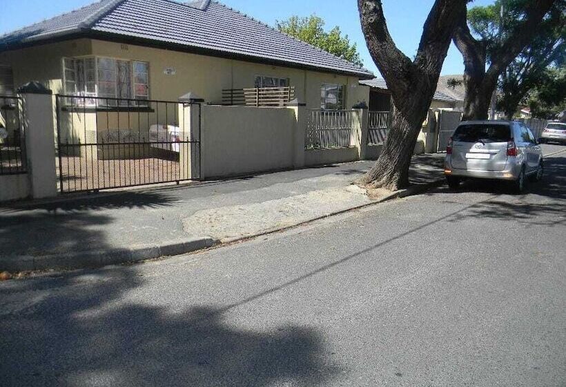 פנסיון M2t Guest House