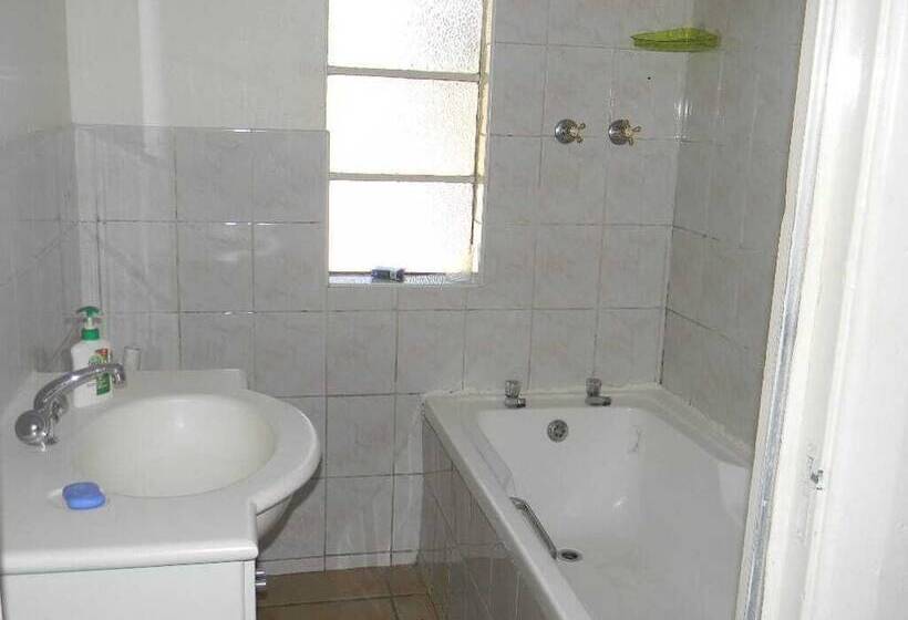 פנסיון M2t Guest House