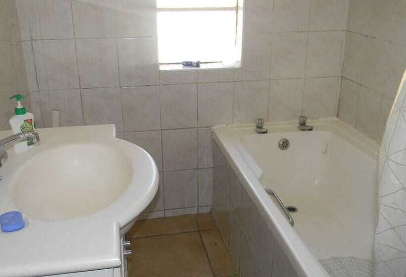 פנסיון M2t Guest House