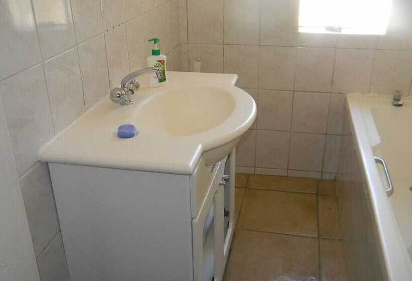 פנסיון M2t Guest House