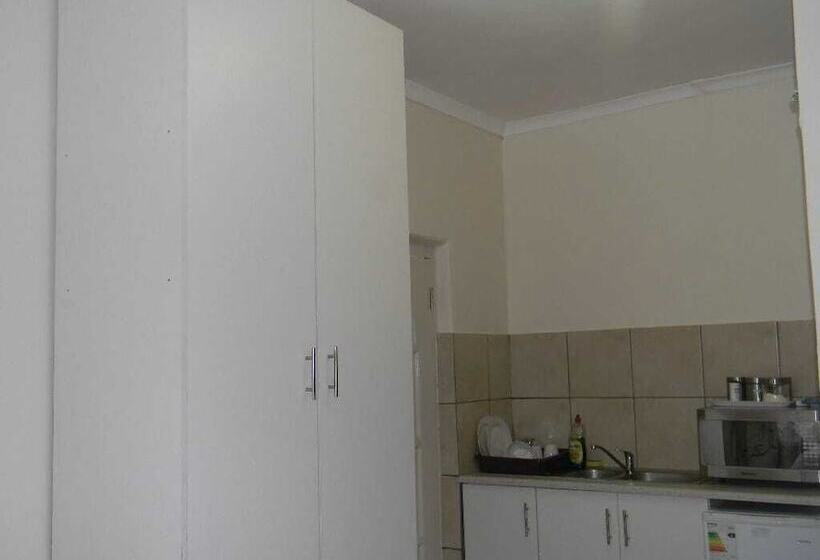 פנסיון M2t Guest House