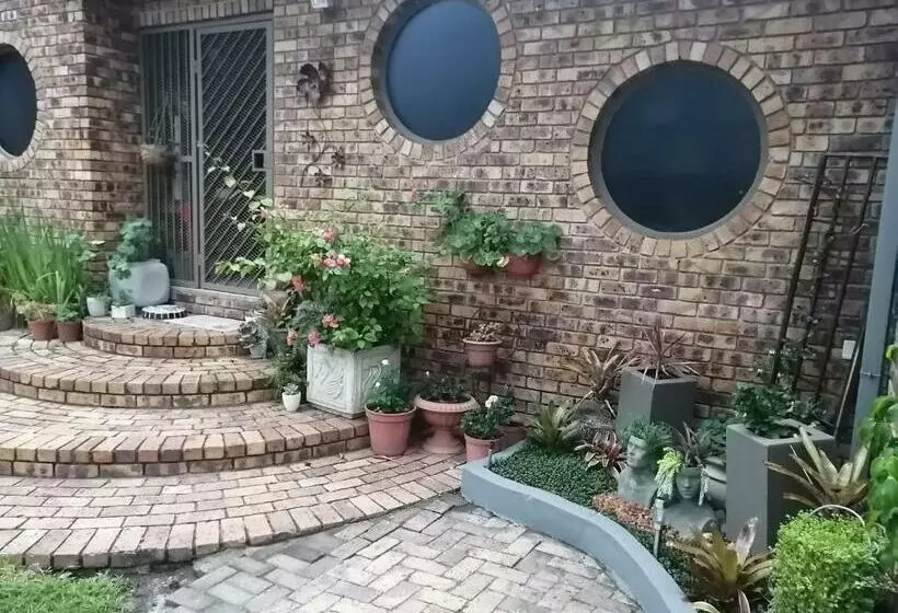 هاستل Rozelee Rest