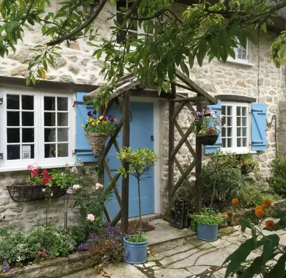 تختخواب و صبحانه Blue Shutters
