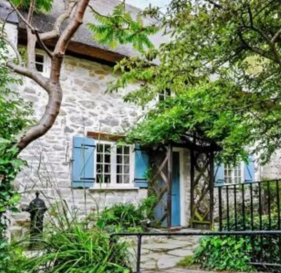 تختخواب و صبحانه Blue Shutters