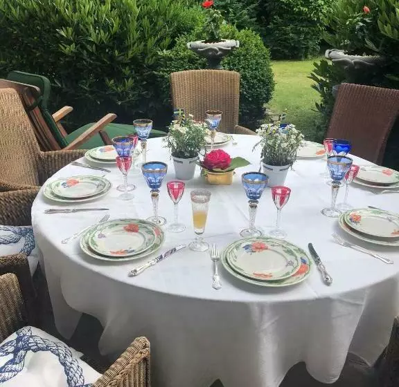 تختخواب و صبحانه Villa Elena