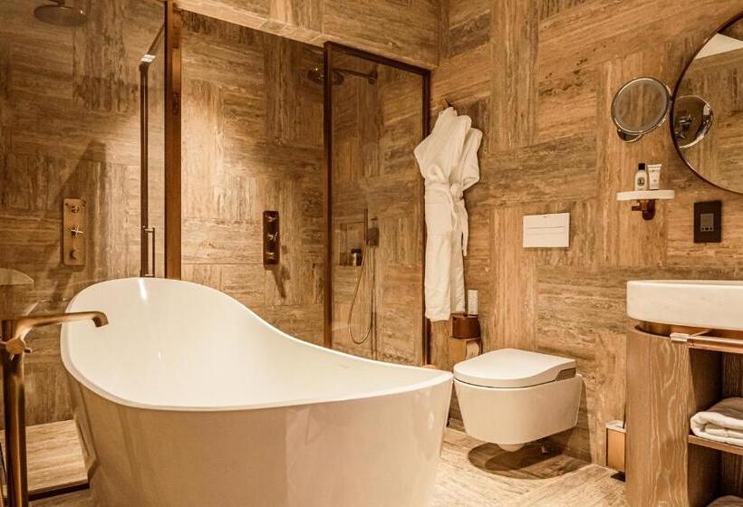 هتل Iniala Harbour House