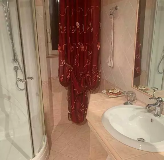 پانسیون Airport Tourist S Home