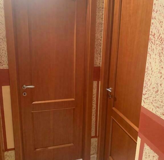 פנסיון Airport Tourist S Home