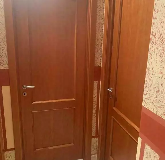 پانسیون Airport Tourist S Home