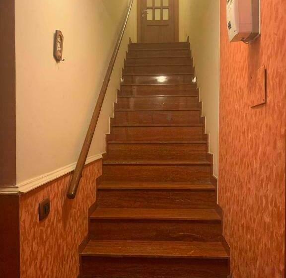 פנסיון Airport Tourist S Home