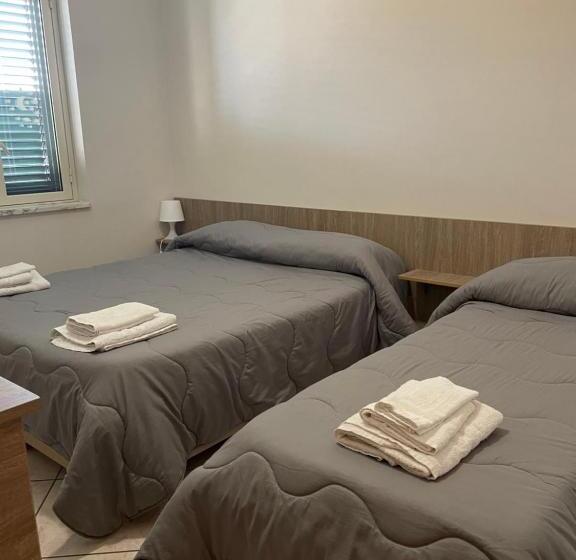 פנסיון Airport Tourist S Home