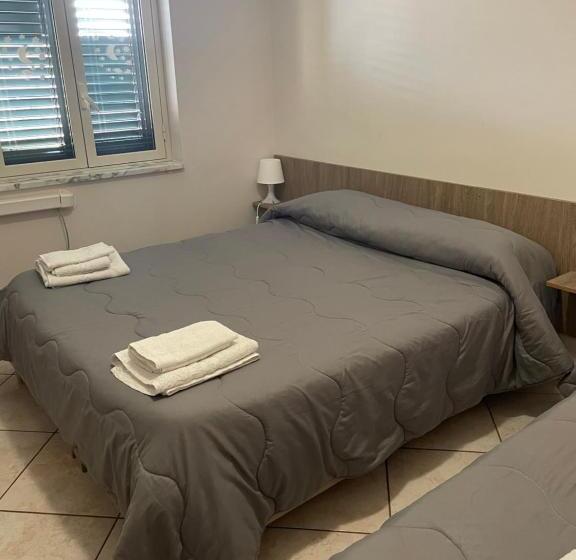 פנסיון Airport Tourist S Home