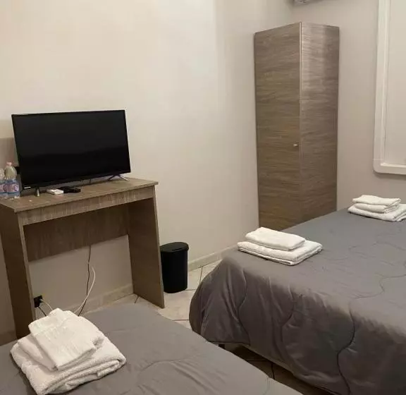 پانسیون Airport Tourist S Home