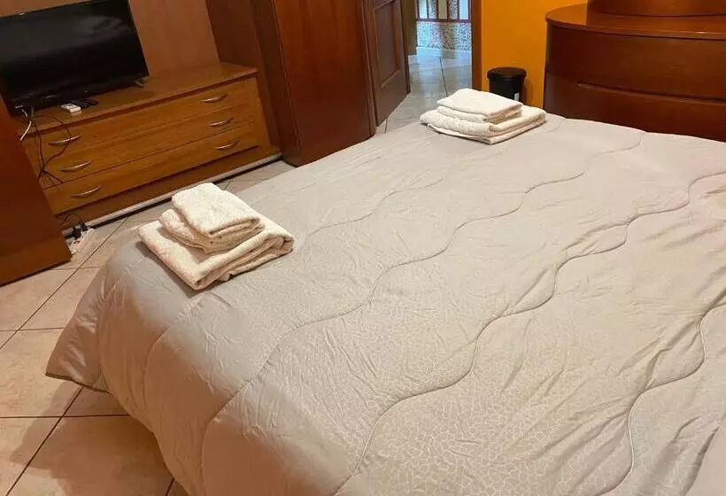 پانسیون Airport Tourist S Home