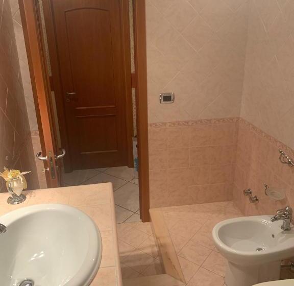 פנסיון Airport Tourist S Home