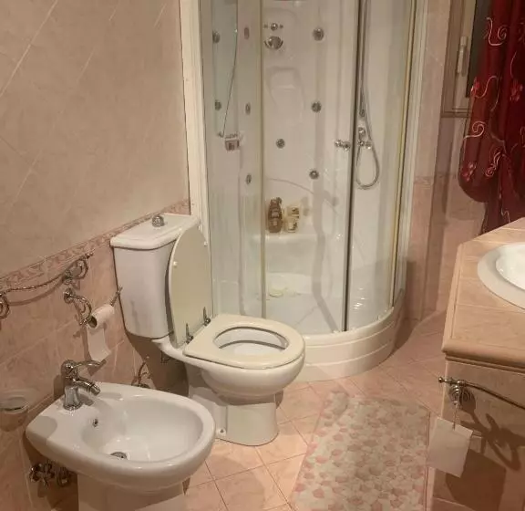 پانسیون Airport Tourist S Home