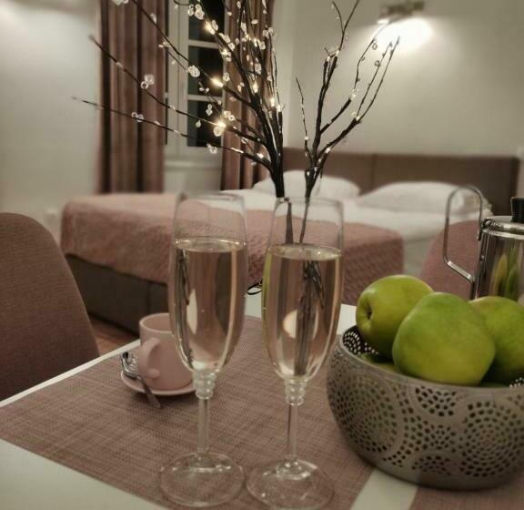 پانسیون Aparthotel Cross Street 4