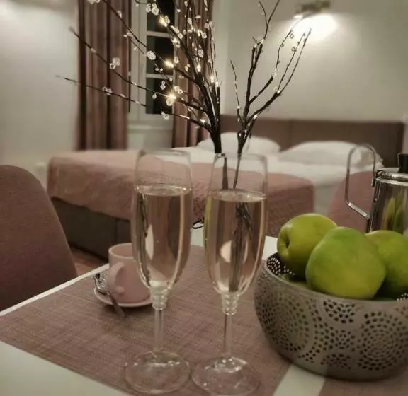 پانسیون Aparthotel Cross Street 4