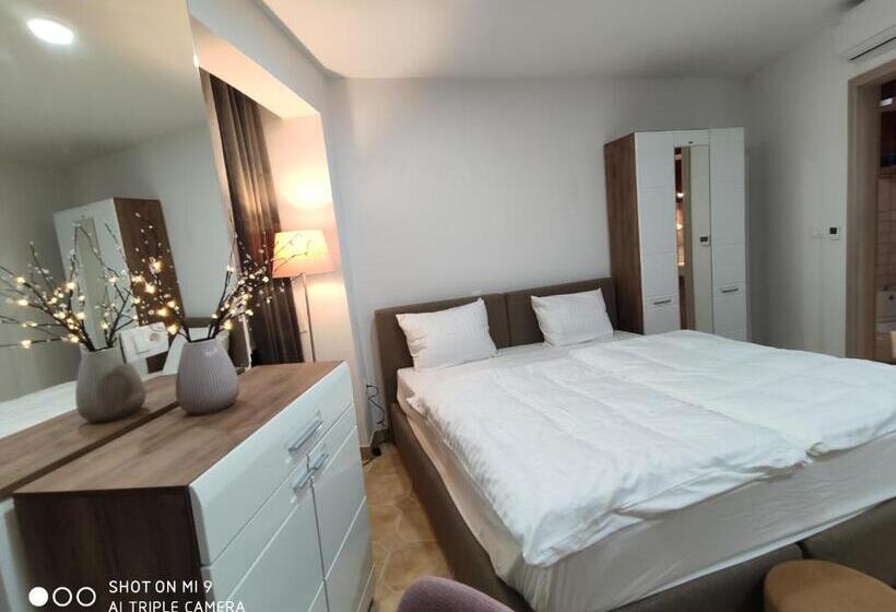 پانسیون Aparthotel Cross Street 4