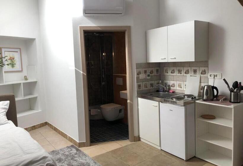 پانسیون Aparthotel Cross Street 4