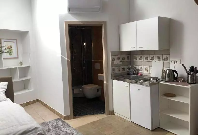 پانسیون Aparthotel Cross Street 4