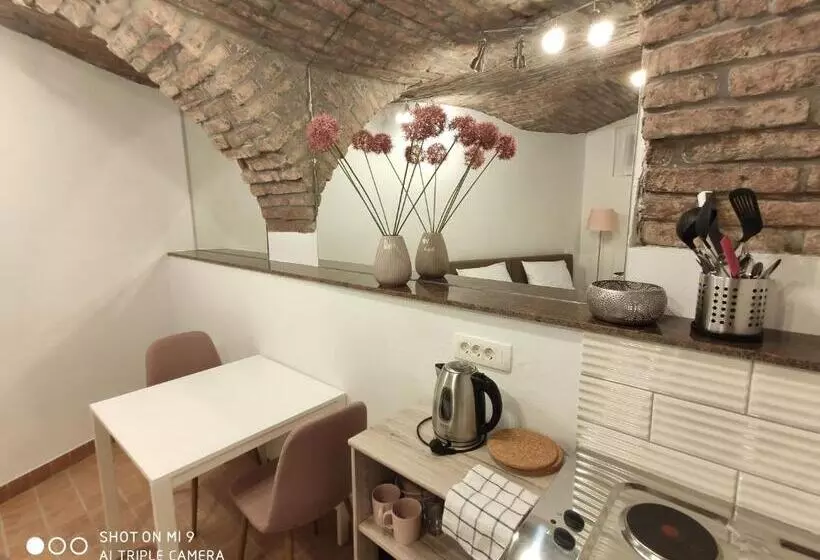 پانسیون Aparthotel Cross Street 4