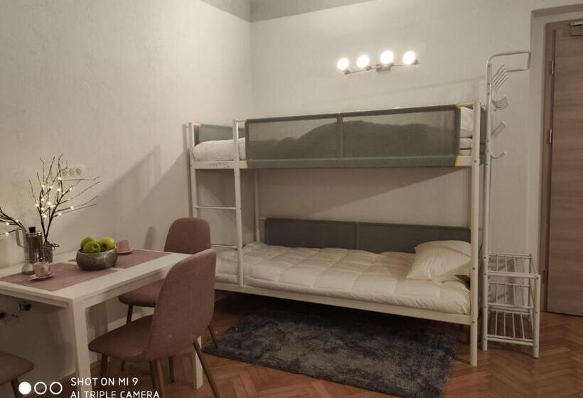 پانسیون Aparthotel Cross Street 4