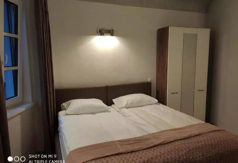 پانسیون Aparthotel Cross Street 4