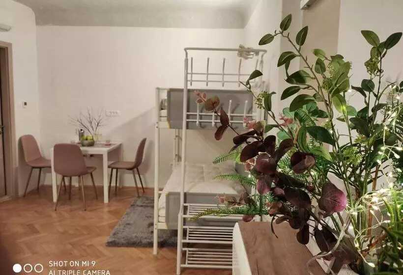 پانسیون Aparthotel Cross Street 4